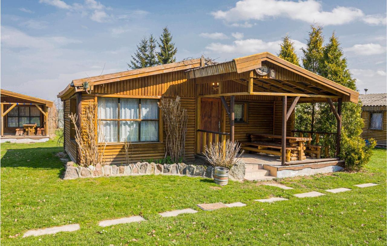 Amazing Home In Wilczeta With Kitchenette Exterior foto