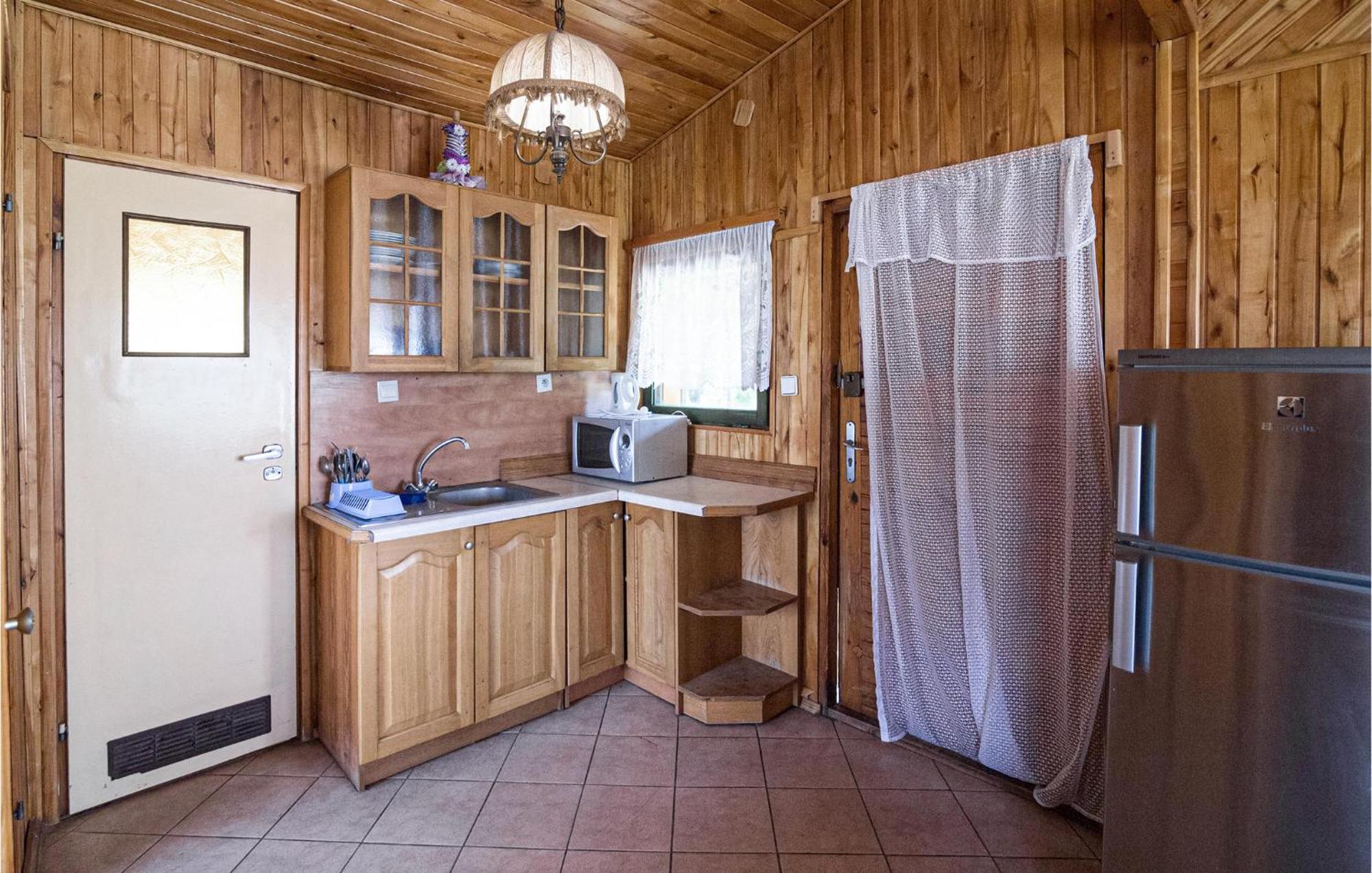 Amazing Home In Wilczeta With Kitchenette Exterior foto